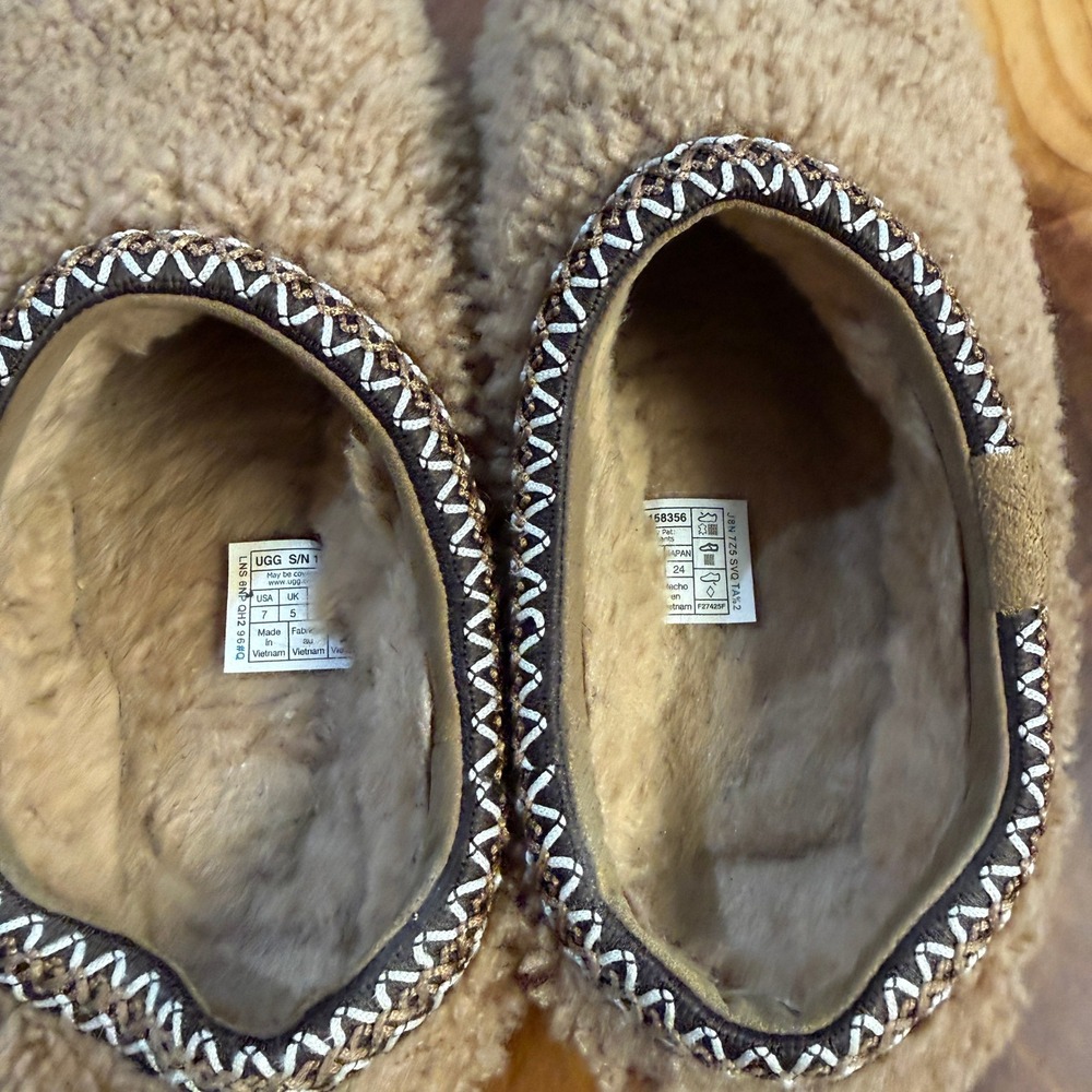 Ugg Fuzzy Tasman Curly  Maxi Slippers 7 Women's Slip on Clog Shoe Mule - Picture 3 of 8
